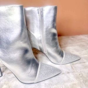 Mata Uniherse Silver With Sparkling Rhinestones Booties